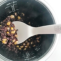 Illustration of how to make multigrain sausage rice 9