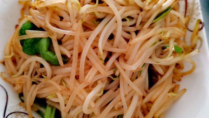 Stir-fried bean sprouts