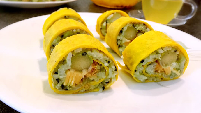 Avocado and egg rice rolls