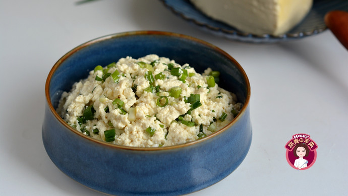 Tofu mixed with spring onions