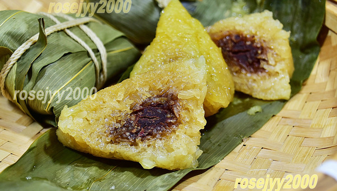 Cantonese style rice dumplings with red bean paste and rice water