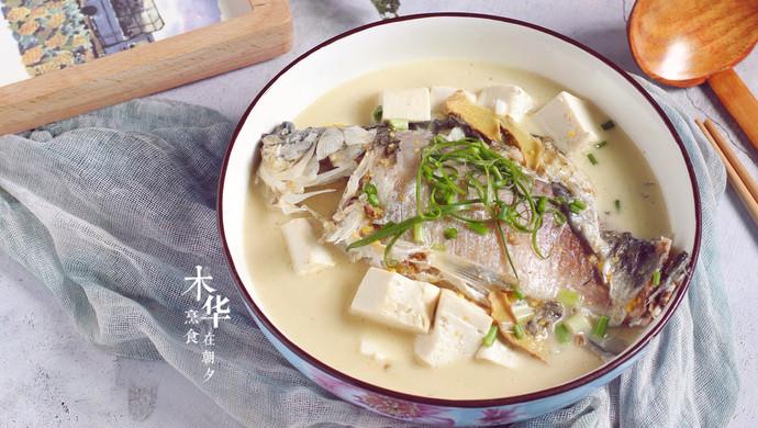 Crucian carp tofu soup