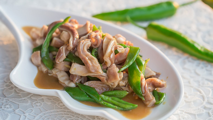 Spicy green pepper stir-fried pork belly