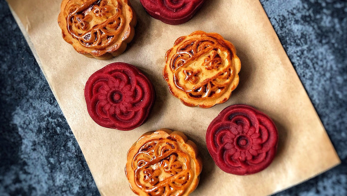 Date paste mooncake