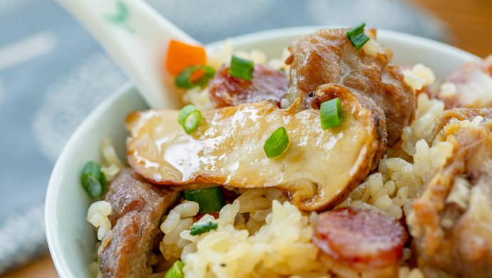 Matsutake Pork Ribs Claypot Rice