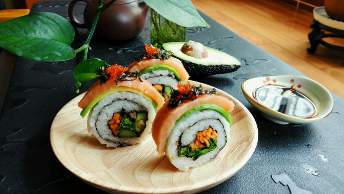 Salmon and avocado roll sushi