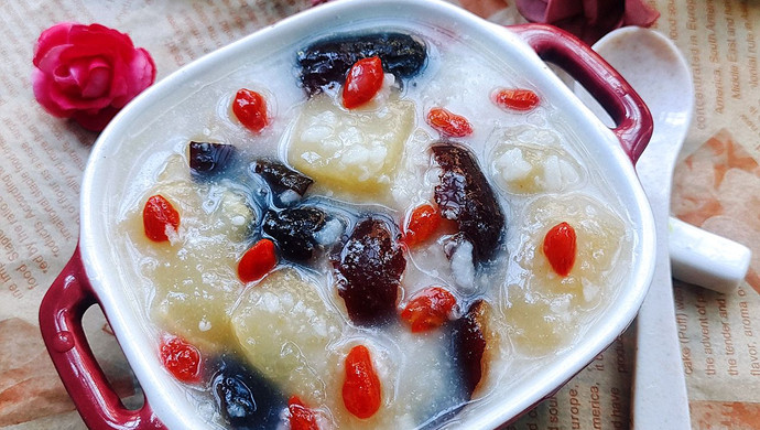 Snow pear, red dates and wolfberry rice porridge