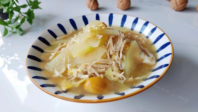 Egg egg chicken shredded winter melon soup