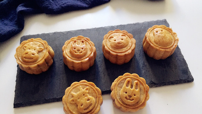 Cranberry Mung Bean Paste Mooncake