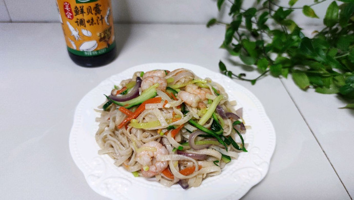 Stir-fried Quinoa Noodles with Colorful Shrimp