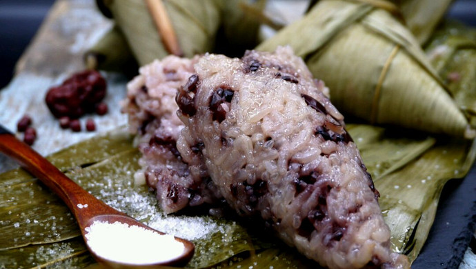 Red bean, red date and black rice rice dumplings