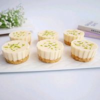 You can make lime cheesecake without an oven. Illustration of how to do it 6