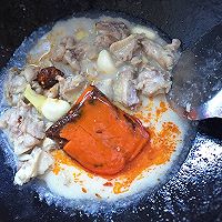 Sichuan Cuisine: Illustration of how to make fighting chicken in taro chicken 4 