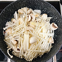 Rice cooked in taro soup, a magical way to eat 