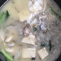 Cantonese Cuisine | Illustration of how to make crucian carp and tofu soup 4