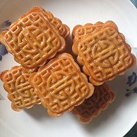 Lotus paste/bean paste and egg yolk mooncakes (with lotus paste recipe) Illustration of practice 26