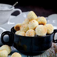 Home-made dessert in six steps~~Golden shredded coconut Illustration of how to make a ball 6