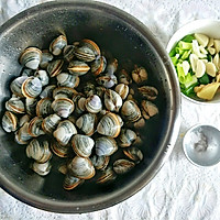 #春日limited#The fresh taste of spring: Illustration of how to cook white clams in clear water 1