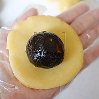 # Zero belly burden to eat late night snack#Walnut date mud egg moon cake Illustration of how to do it 6