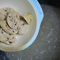 Illustration of how to cook sea cucumber and fish intestines with millet noodles 6