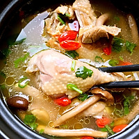 Illustration of how to make healthy mushroom and old chicken soup in winter 10