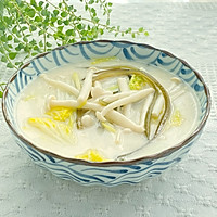 Winter stomach-warming soup, rich soup with fresh vegetables, mushrooms and kelp Illustration of how to make soup 11