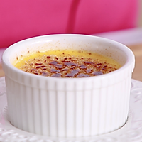 French dessert - Illustration of how to make crème brûlée 10