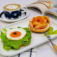 # Combination of Chinese and Western can also be eaten like this#Kuaishou breakfast, cheese eggs Illustration of how to make sandwich burger 4