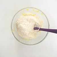 Home-made dessert in six steps~~Golden shredded coconut Illustration of how to make a ball 4