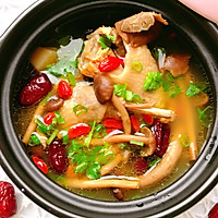 Illustration of how to make healthy mushroom and chicken soup in winter 8