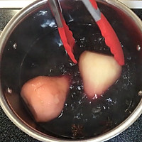 The perfect ending to dinner: Illustration of how to simmer pear in red wine 8