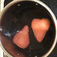 The perfect ending to dinner: Illustration of how to simmer pear in red wine 9