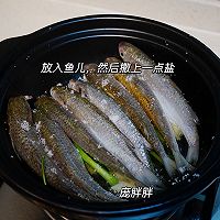 Garlic clay pot baked fish, braised fish, quick dishes, Cantonese cuisine illustration 3