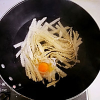 Illustration of how to make egg noodles 2