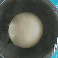 Illustration of how to make light butter buns 3