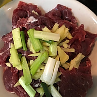 Recipe for the special Cantonese dish steamed beef with shredded tangerine peel that all children love to eat Illustration 1