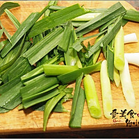 Fried pork belly with green garlic, in addition to Sichuan twice-cooked pork, you can also use sand tea Illustration of how to make a Chaoshan home-cooked dish with soy sauce 1