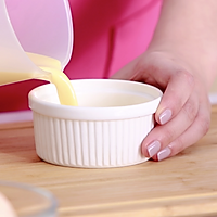 French dessert - Illustration of how to make crème brûlée 7