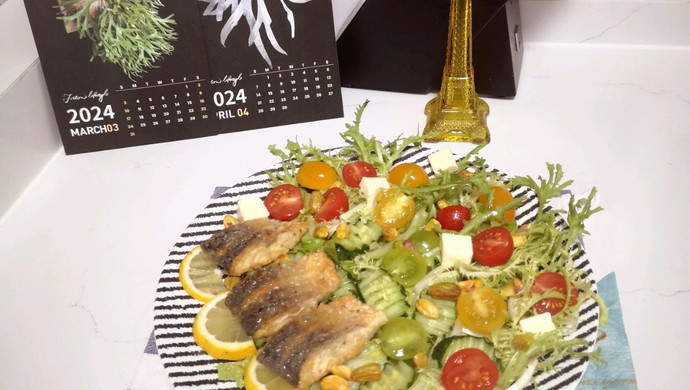 Pan-fried Norwegian mackerel and vegetable salad