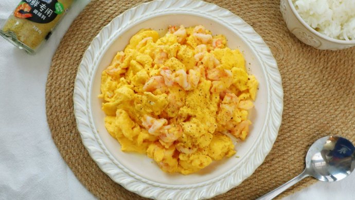 Shrimp and milk smooth eggs