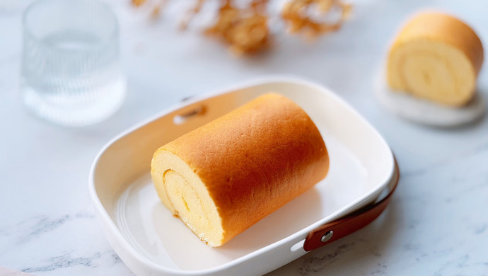 Light cream cake roll