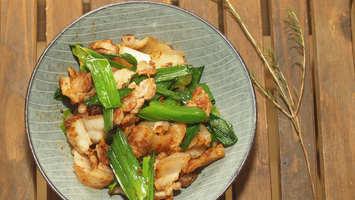 Stir-fried pork belly with green garlic