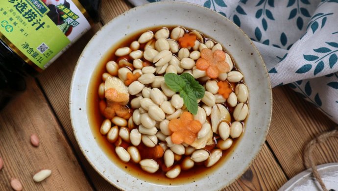 Peanuts soaked in juice as an appetizer