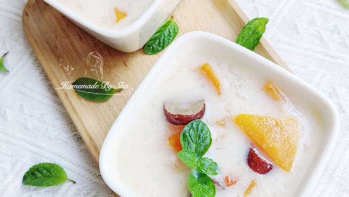 Papaya and Tremella Stewed in Milk