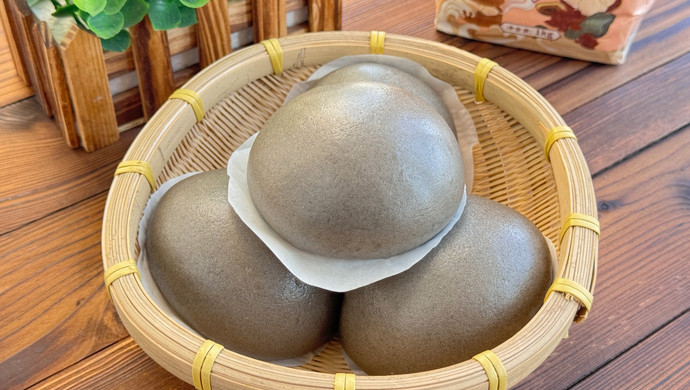 Black sesame steamed buns