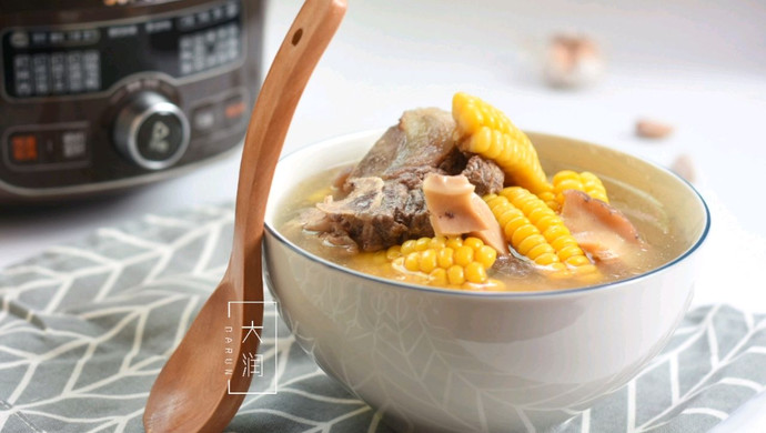 Beef bone snail corn soup