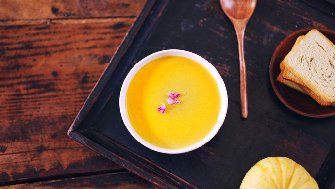 Autumn's exclusive sugar-free pumpkin and chestnut soup can be used as a complementary food