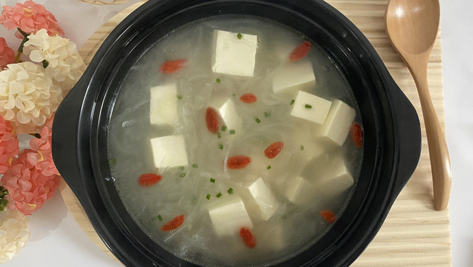 White radish and tofu soup