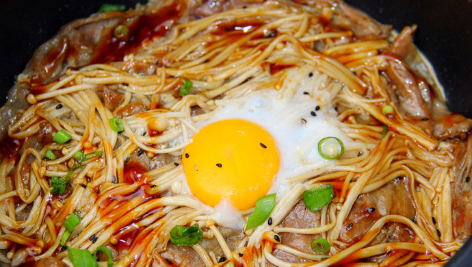 Enoki Mushroom Fatty Beef Stew