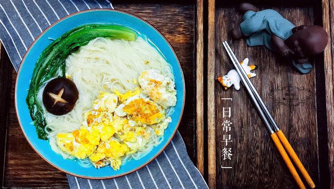 Healthy ginger-wrapped egg boiled noodles